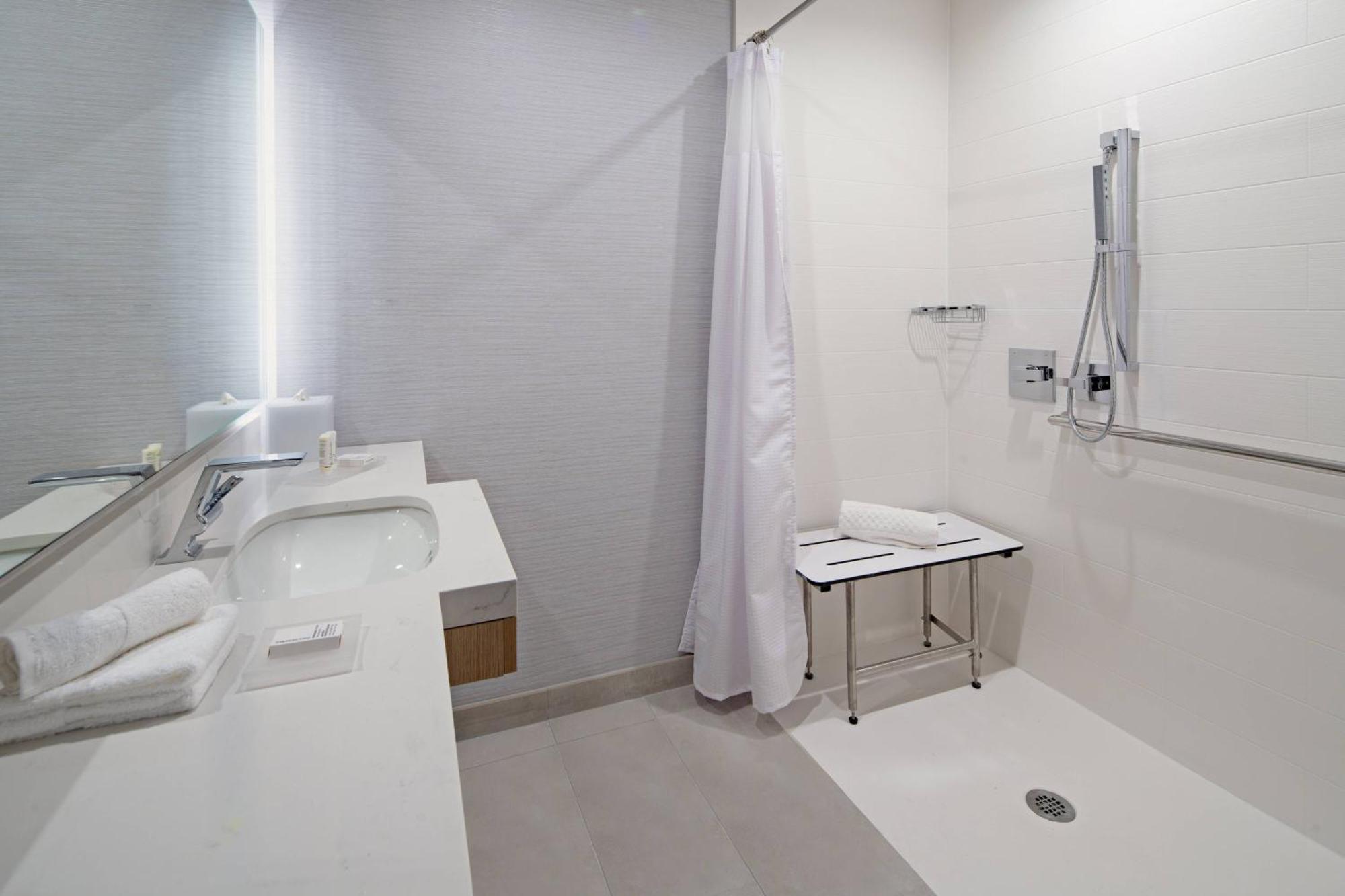 Hotel Springhill By Marriott 3*